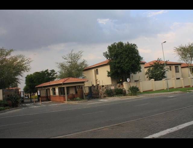 2 BEDROOM APARTMENT FOR SALE IN NOORDWYK